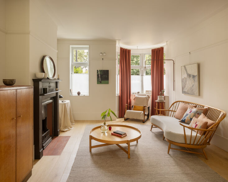 the couple sourced a vintage spindle back ercol sofa from portobello market for 31
