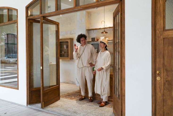 wolf tea owners david and arwen in their da dao cheng taipei, taiwan, tea shop  20