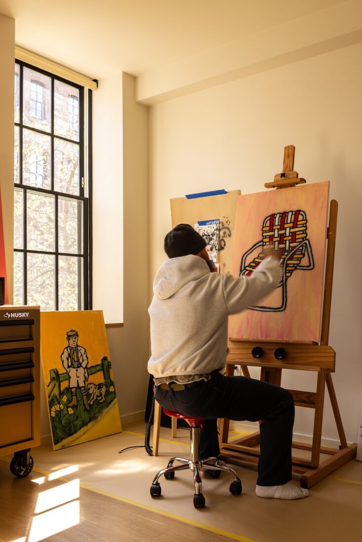 El estudio del artista de Filadelfia James Connelly. vivir trabajar renovación de casa adosada por kam 5