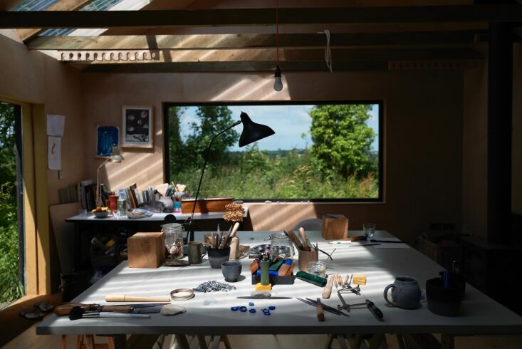 inside the praktyka creative retreat in north devon. 21