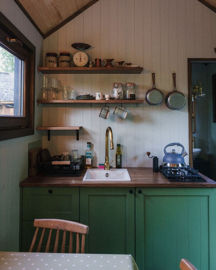 duchas digital detox cabin in ireland available for stays from samsú. 19