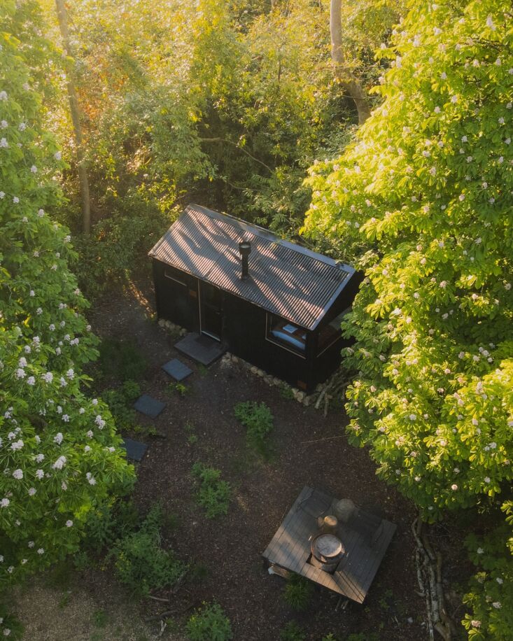 saoirse digital detox rental cabin in ireland from samsú. 12