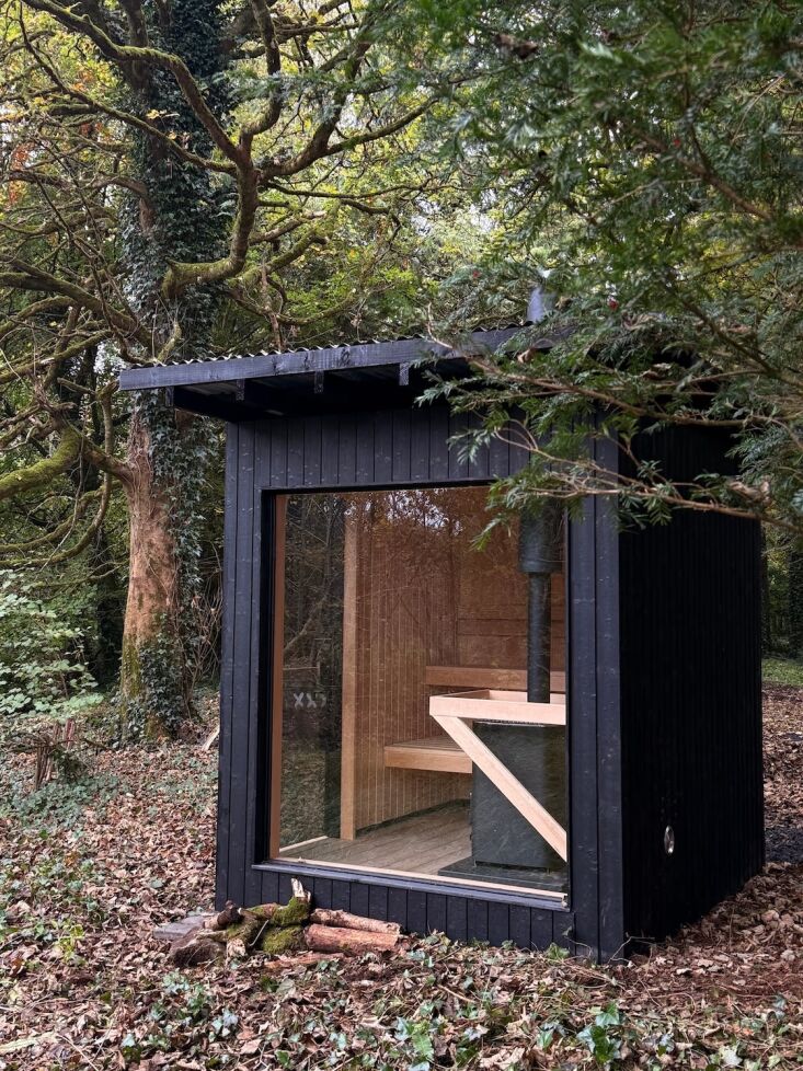 saoirse digital detox rental cabin in ireland from samsú. 17