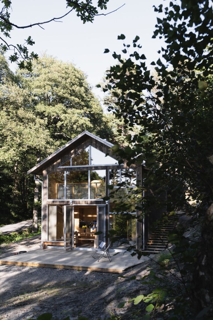 the steel framed, pine paneled house is located bokenäs, the northern most par 17