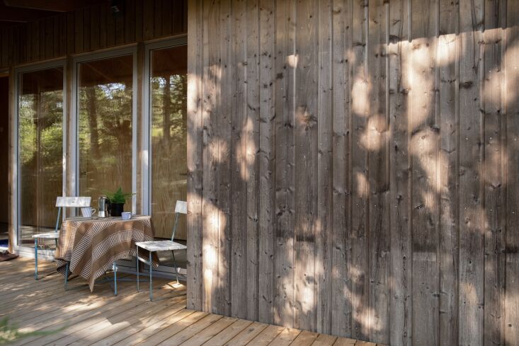 the house\2\17;s pine exterior is finished with iron vitriol, a one time 31