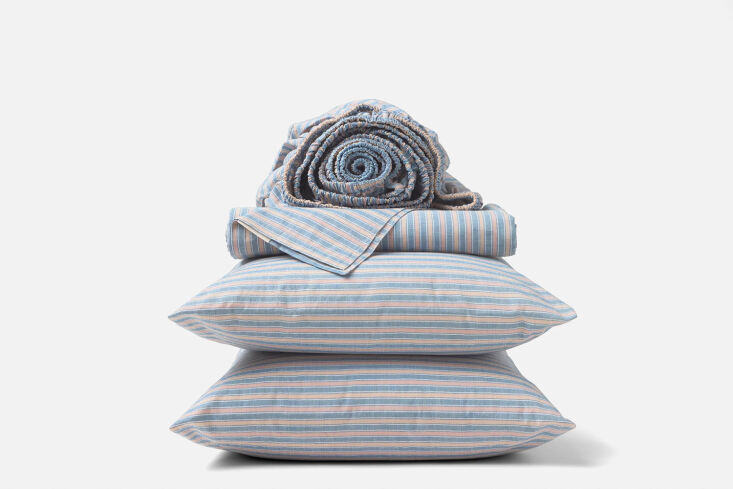 the organic crinkled percale sheet set from coyuchi is available four different 18
