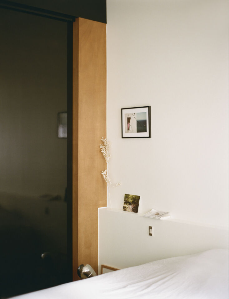 a quiet corner of the bedroom showcases an architect\2\17;s clever trick 34