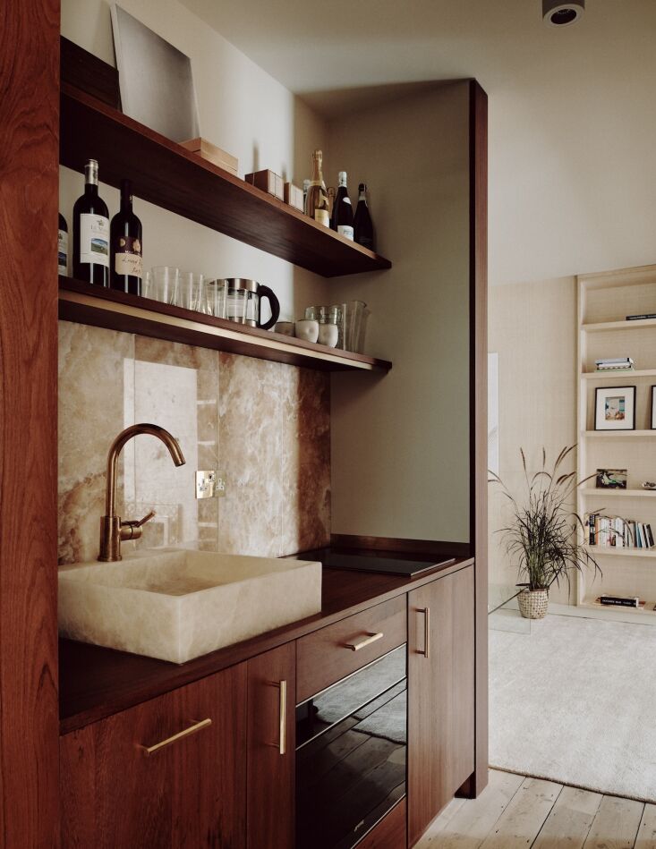 in a london pied à terre for italian clients, retrouvius installed a galley ki 24