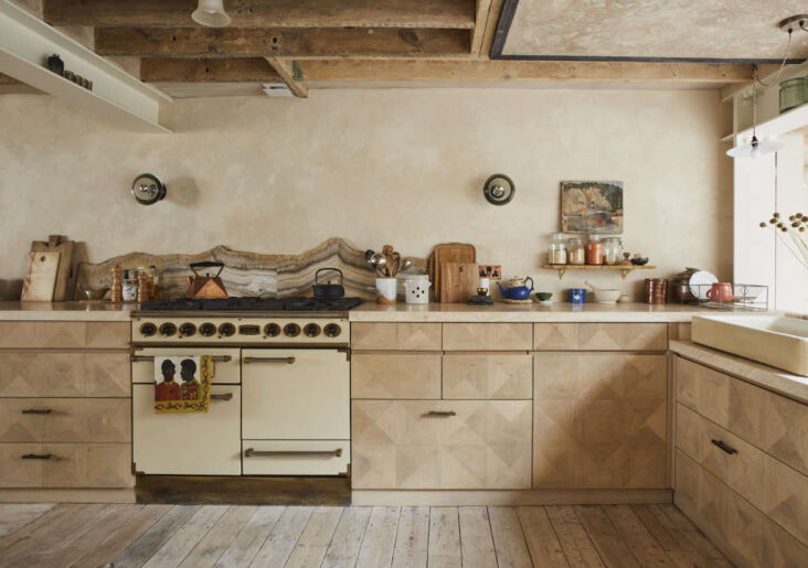 the undulating backsplash in this retrouvius designed notting hill kitchen is m 21