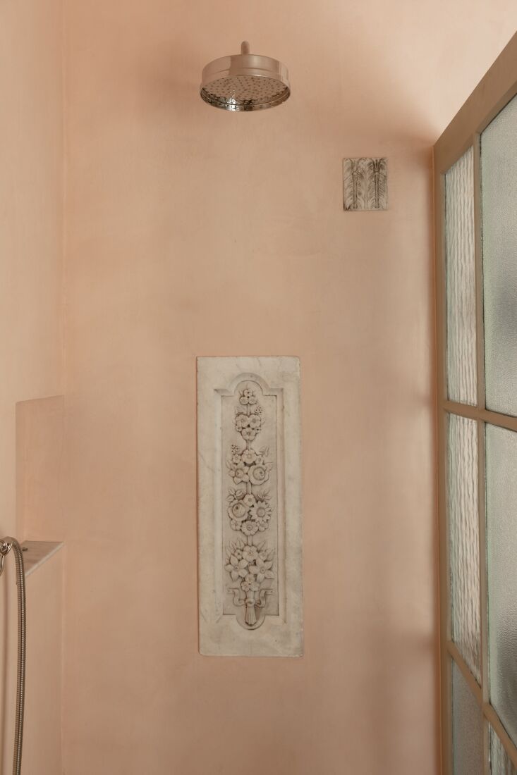 when a shower wall was being finished with tadelakt, the retrouvius team took t 26