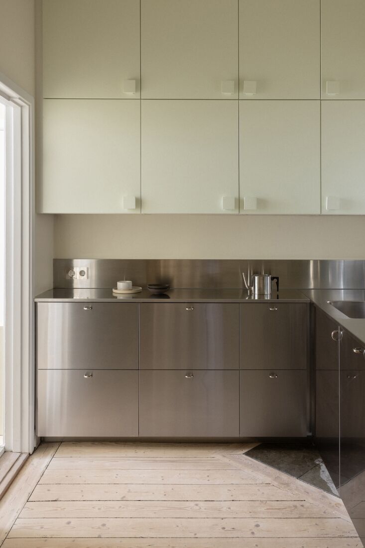 the upper cabinets were given block shaped handles, inspired by fantastic frank 23