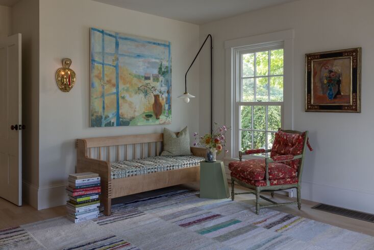the sitting area, hanna tells me over text, is her favorite room in the house. 20