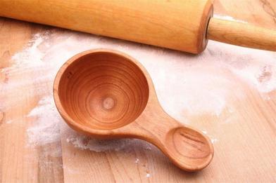 https://www.remodelista.com/ezoimgfmt/media.remodelista.com/wp-content/uploads/2015/03/fields/Wooden-Measuring-Spoon-Kitchen-Carvings-Remodelista.jpg?ezimgfmt=rs:392x262/rscb4