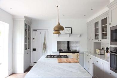 Kitchen Island Cooktop or Range: How to Choose