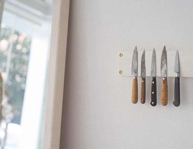 Solid wood magnet knife holder walnut vertical magnetic turret magnetic  suction multi-functional shelf outlet magnetic