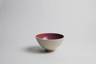 https://www.remodelista.com/ezoimgfmt/media.remodelista.com/wp-content/uploads/2016/09/miro-made-this-small-flared-bowl-remodelista.jpg?ezimgfmt=rs:392x260/rscb6