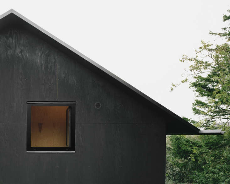 sheets of plywood, ingeniously coated in tar, is waterproof and visually striki 10