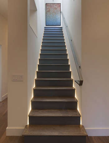 4a modern farmhouse lighted stairway
