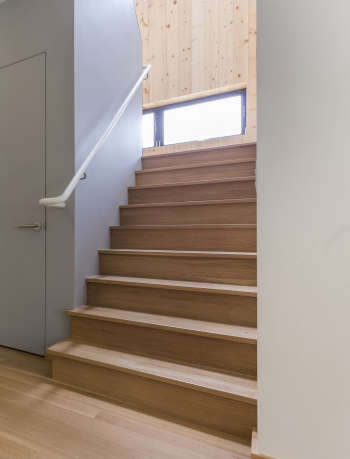 open stair oak floor