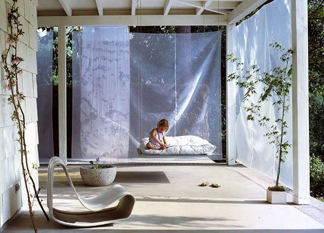pasadena project | cabana exterior: steel swing and cotton / silk fabric photo: 58