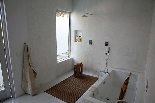 malibu project | eco minimal master bath: plaster walls and plastered in tub ar 59
