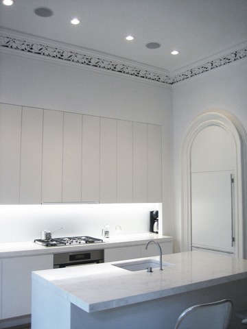 chelsea townhouse: a modern kitchen fit queitly within an ornate pre war townho 13