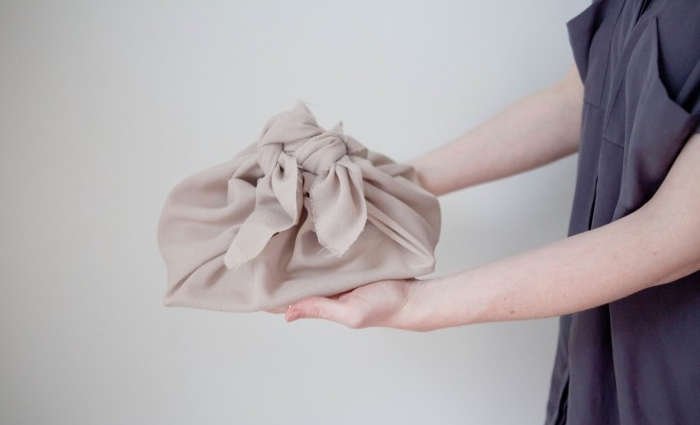 ZeroWaste Wrapping How To Wrap a Furoshiki Cloth Step by Step portrait 3