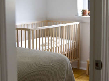 10 Easy Pieces Best Cribs for Babies portrait 23