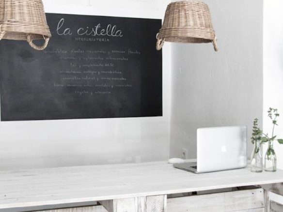 Atelier Vimes JustOpened Emporium in a Restored House in Provence portrait 15_30