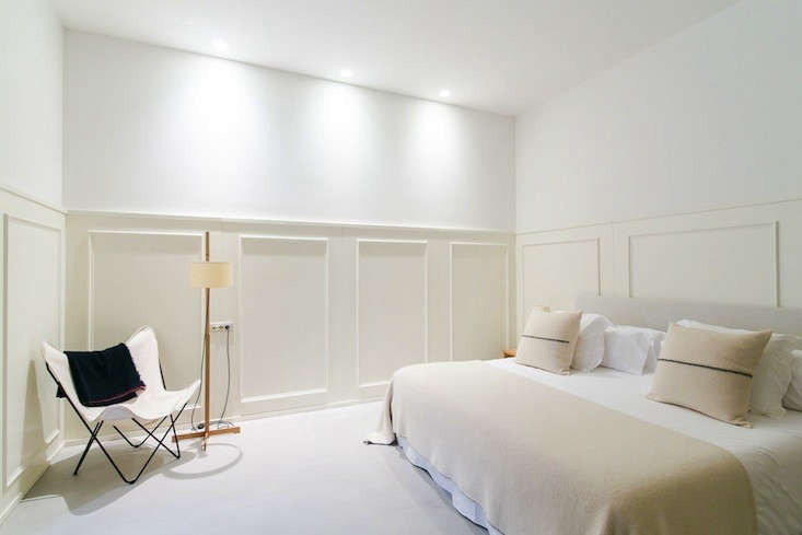 cream colored wainscoting at urban sanctuary: the margot house in barcelona. 11