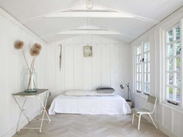 Remodelista Reconnaissance A Spindle Bed in a Catskills Getaway portrait 14