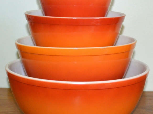 vintage pyrex flameglow mixing bowl set 8