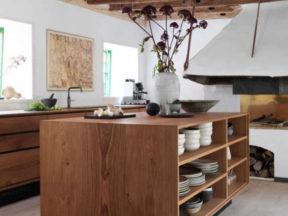 Kitchen of the Week An Undulating Wood Kitchen in Melbourne Curves Included portrait 34