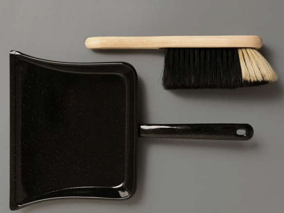 Oiled beech and horsehair brush and dustpan set portrait 9