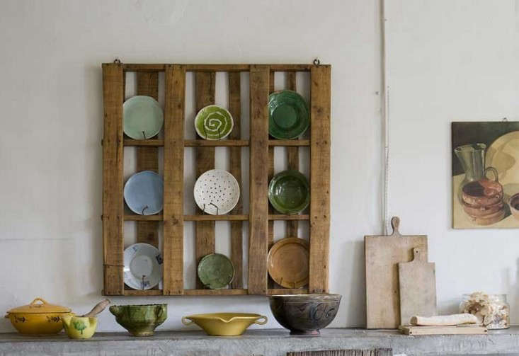 3 Different Wall-Mounted Dish Racks: What's Your Style?
