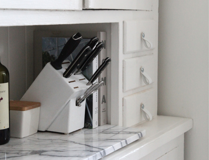 How To Give A Kitchen Knife Block Farmhouse Style - Interior Frugalista