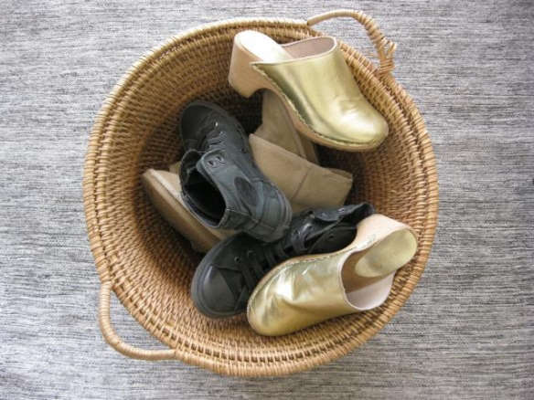 640 basket with shoes  
