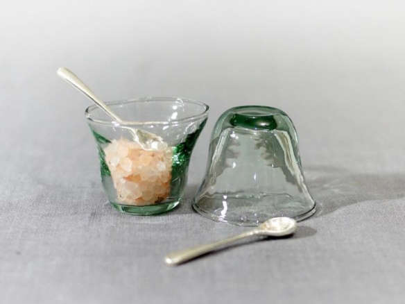 salt and pepper glass pots 8