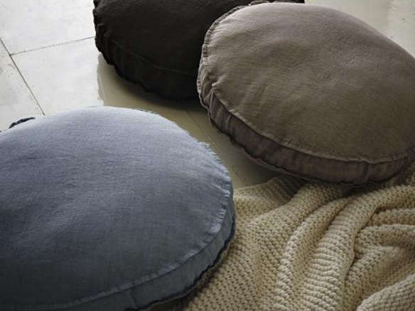 round gusset pillow 8