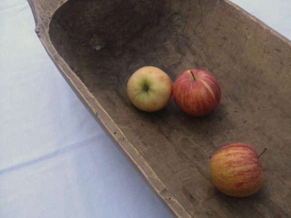 700 wooden tray apples  