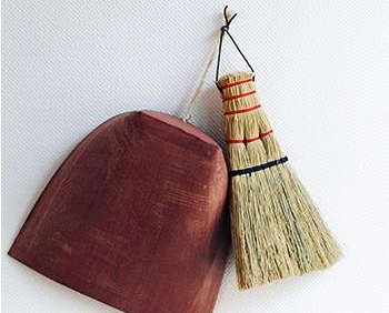 dustpan broom analog life  
