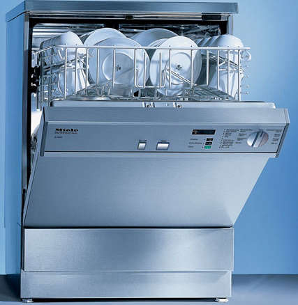 Miele Undercounter Commercial Dishwasher portrait 14