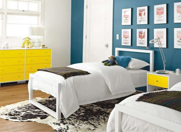 640 blue bed in room  