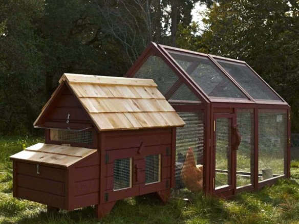 700 agrarian chicken coop in red  