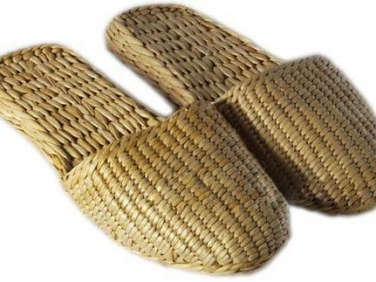 straw slippers  