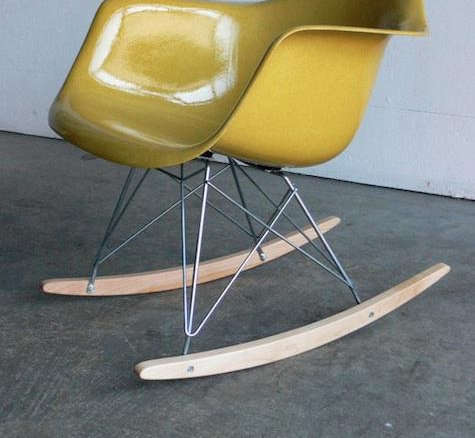 yellow eames chair comod  
