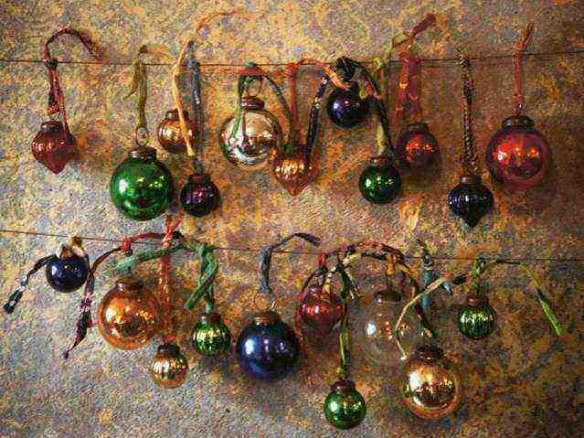 plain and coloured baubles 8
