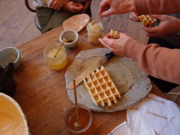 700 cecile daldier sharing waffles  