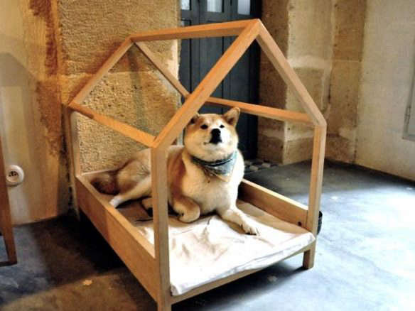 petit atelier dog bed pompom  