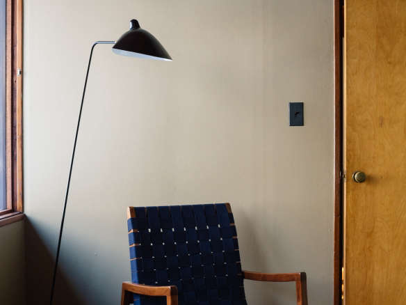 Pierre Jeanneret Scissor Chairs Model 92 Pair portrait 8